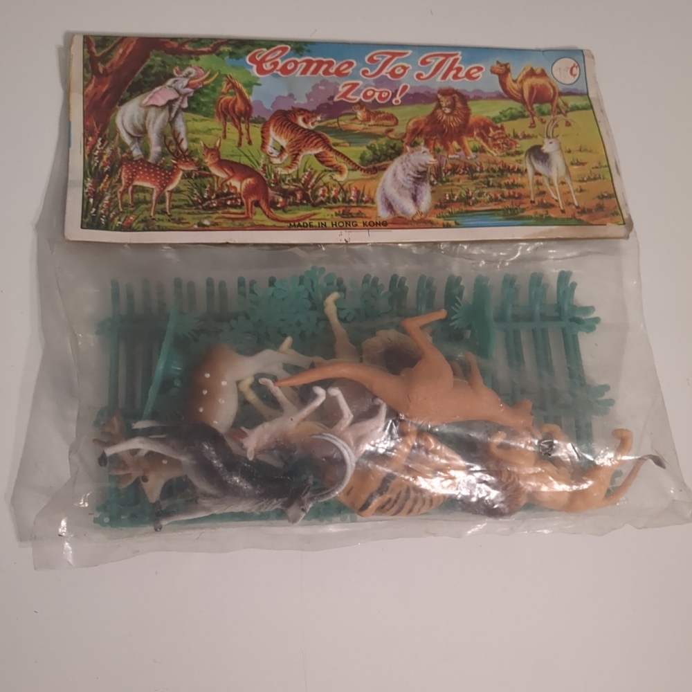 Vintage Plastic Zoo Animals. Come To The Zoo! Made In Hong Kong. New Sealed